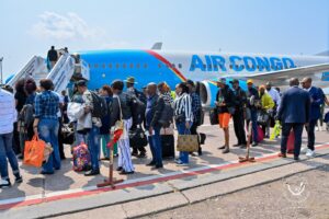 Lire la suite à propos de l’article Portefeuille de l&rsquo;Etat/transport aérien: premier vol d&rsquo;Air Congo en présence de F. Tshisekedi