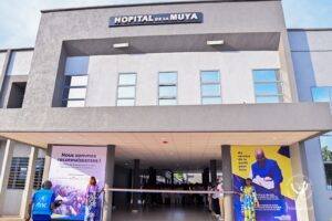Lire la suite à propos de l’article Mbuji-Mayi : le Chef de l’État inaugure l’hôpital de la Muya