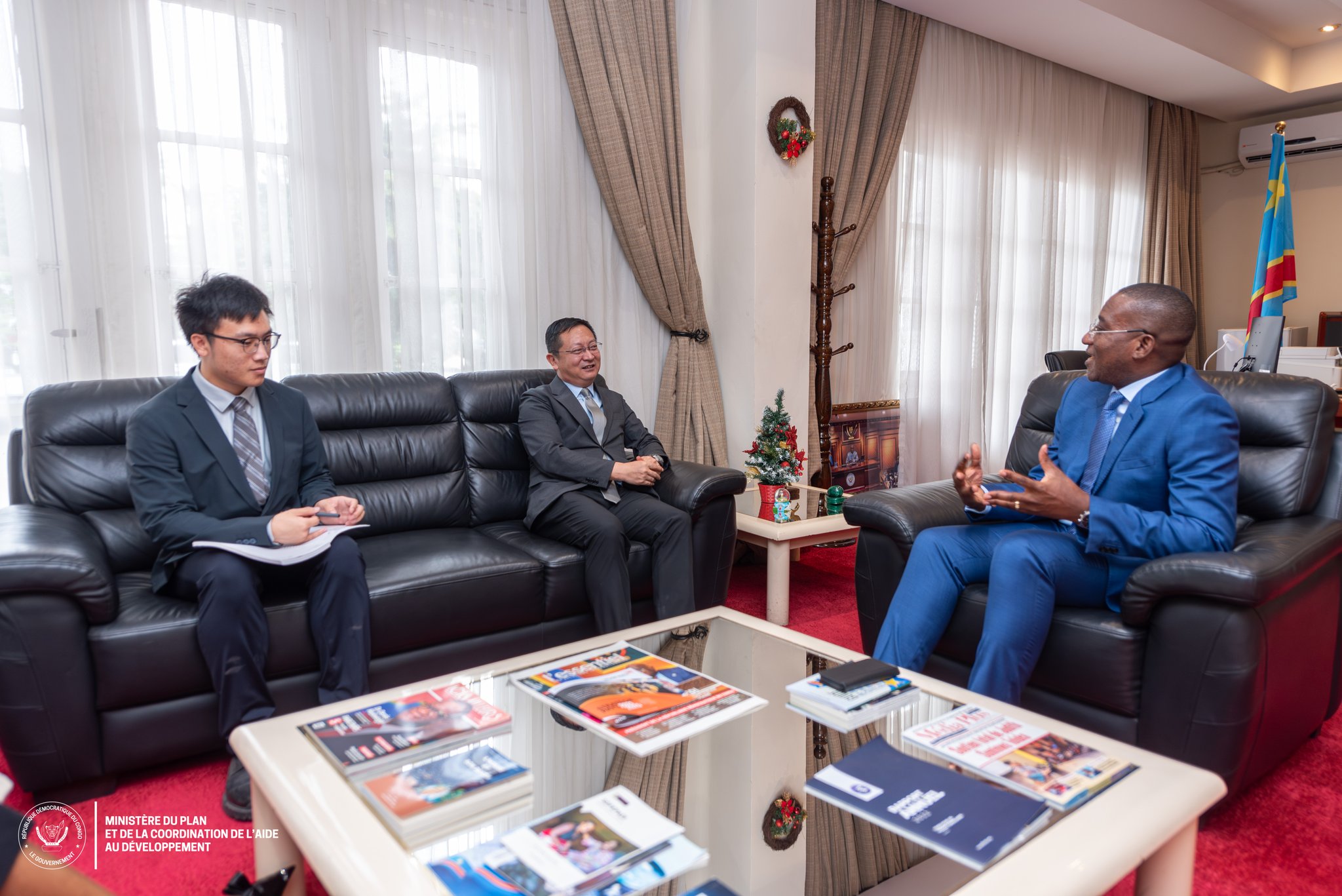 RDC-Chine: G. Nyembo parle des atouts économiques congolais à l&rsquo;ambassadeur chinois