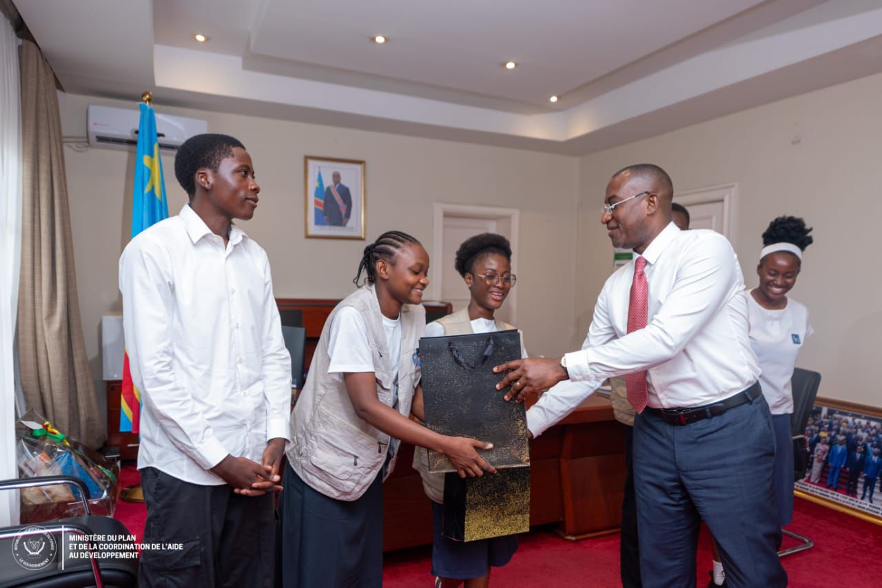 ODD et droits des enfants en RDC : le VPM Guylain Nyembo échange avec les enfants Reporters de l’UNICEF