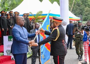 Lire la suite à propos de l’article FARDC: Tshisekedi remet officiellement l&rsquo;étendard du commandement au Général Banza