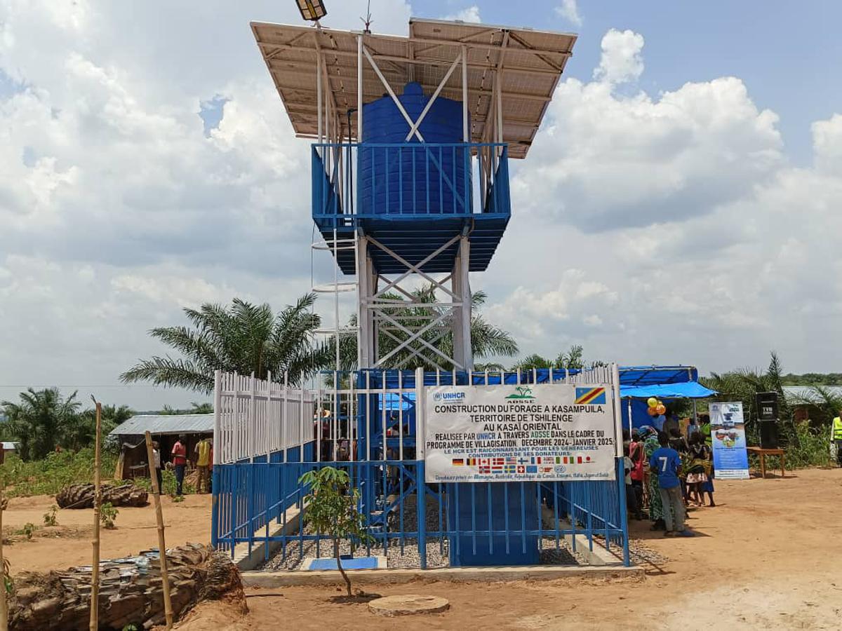 Kasaï-Oriental : le gouverneur inaugure un forage à Tshilenge pour les déplacés et retournés d&rsquo;Angola