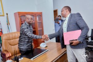 Lire la suite à propos de l’article UDPS/Tshisekedi : après la fronde, un cadre du parti présidentiel rejoint Augustin Kabuya