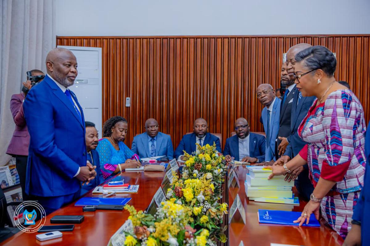 Judith Suminwa dépose le projet de loi de Finances 2026, évalué à 20,3 milliards USD