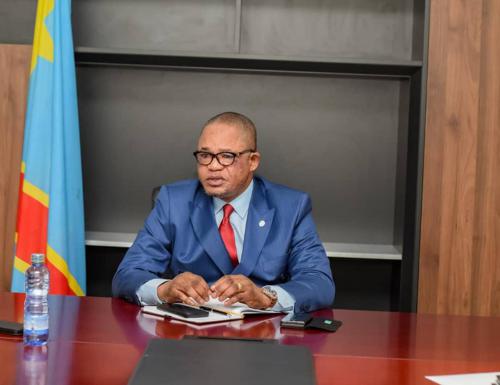 Main tendue de Tshisekedi à Kagame: réaction «musclée» du député Peter Kazadi contre la sortie du ministre rwandais des Affaires étrangères