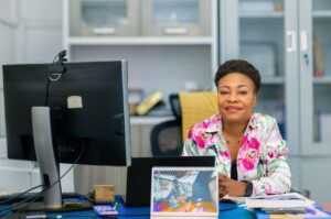 Lire la suite à propos de l’article Mois de la femme: Clarisse Museme, le profil d&rsquo;une dame dévouée au service du système de communication des Nations unies en RDC