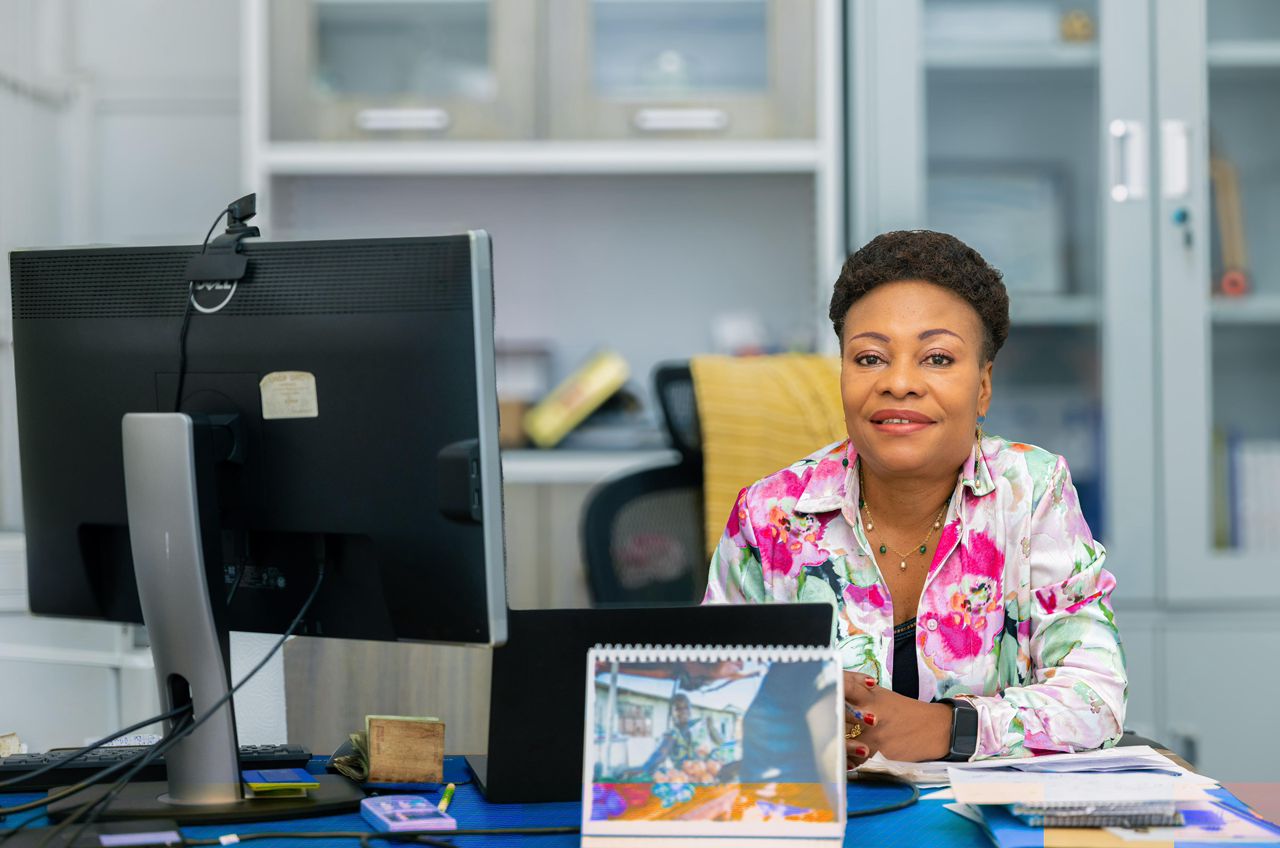 Lire la suite à propos de l’article Mois de la femme: Clarisse Museme, le profil d&rsquo;une dame dévouée au service du système de communication des Nations unies en RDC