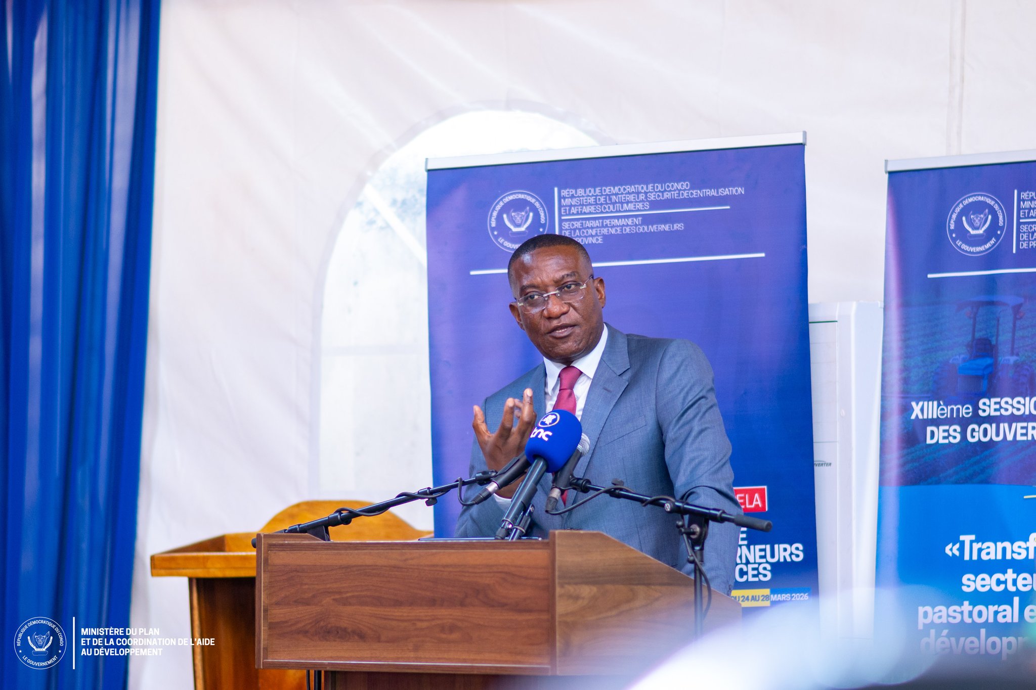 Lire la suite à propos de l’article 13e Conférence de gouverneurs de Bandundu-Ville: Guylain Nyembo mobilise pour une appropriation provinciale du RGPH-2