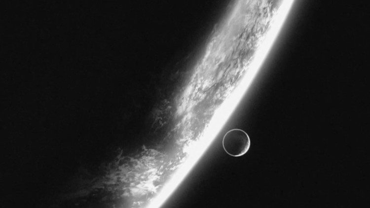 Lire la suite à propos de l’article L&rsquo;espace et l&rsquo;humanité à la croisée des chemins: une nouvelle frontière du bien commun