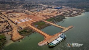 Jean-Pierre Bemba inspecte les travaux du futur port industriel de Mtoa à Kalemie*